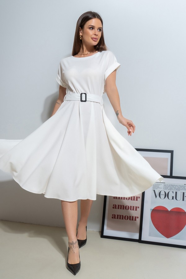 Біла однотонна сукня міді довжини