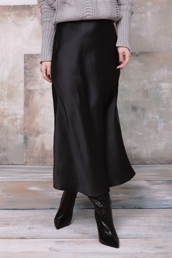 Черная шелковая юбка